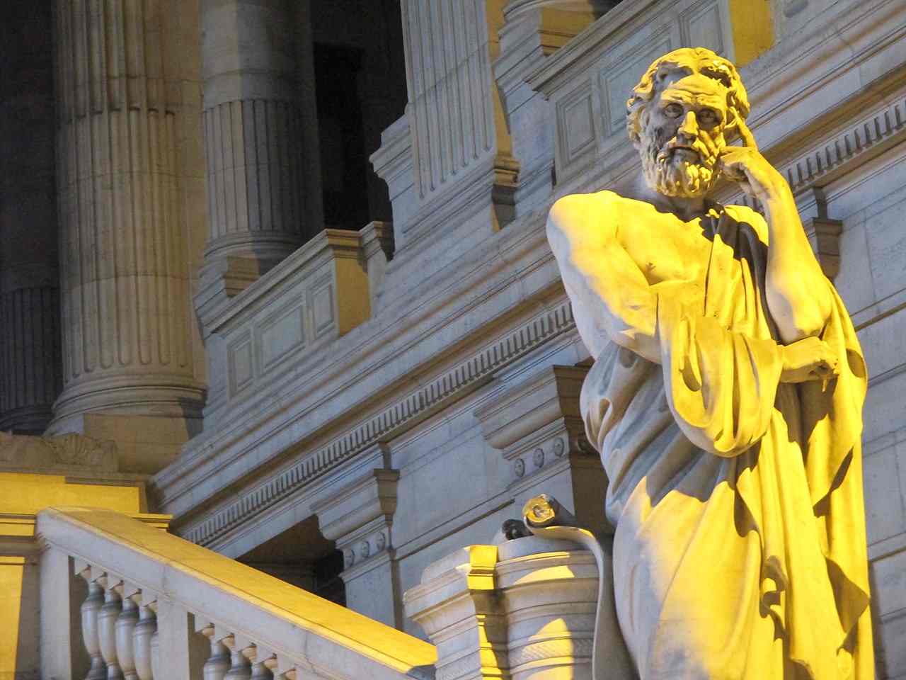 Statue_of_Lycurgus
